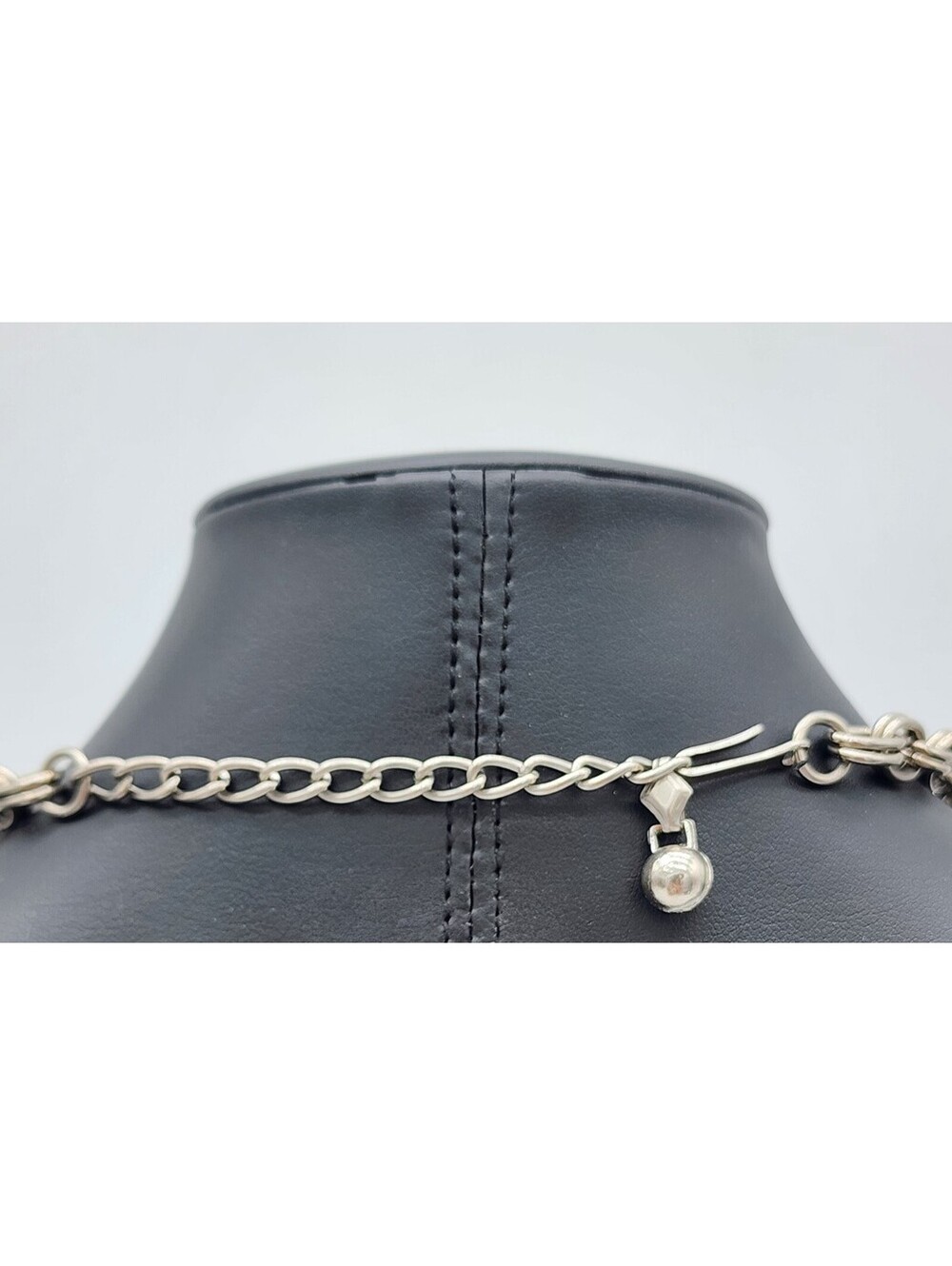 Vintage Monet Gold Medallion Necklace 1970s Arabic Inspired Pendant Chunky Chain - Picture 6 of 11